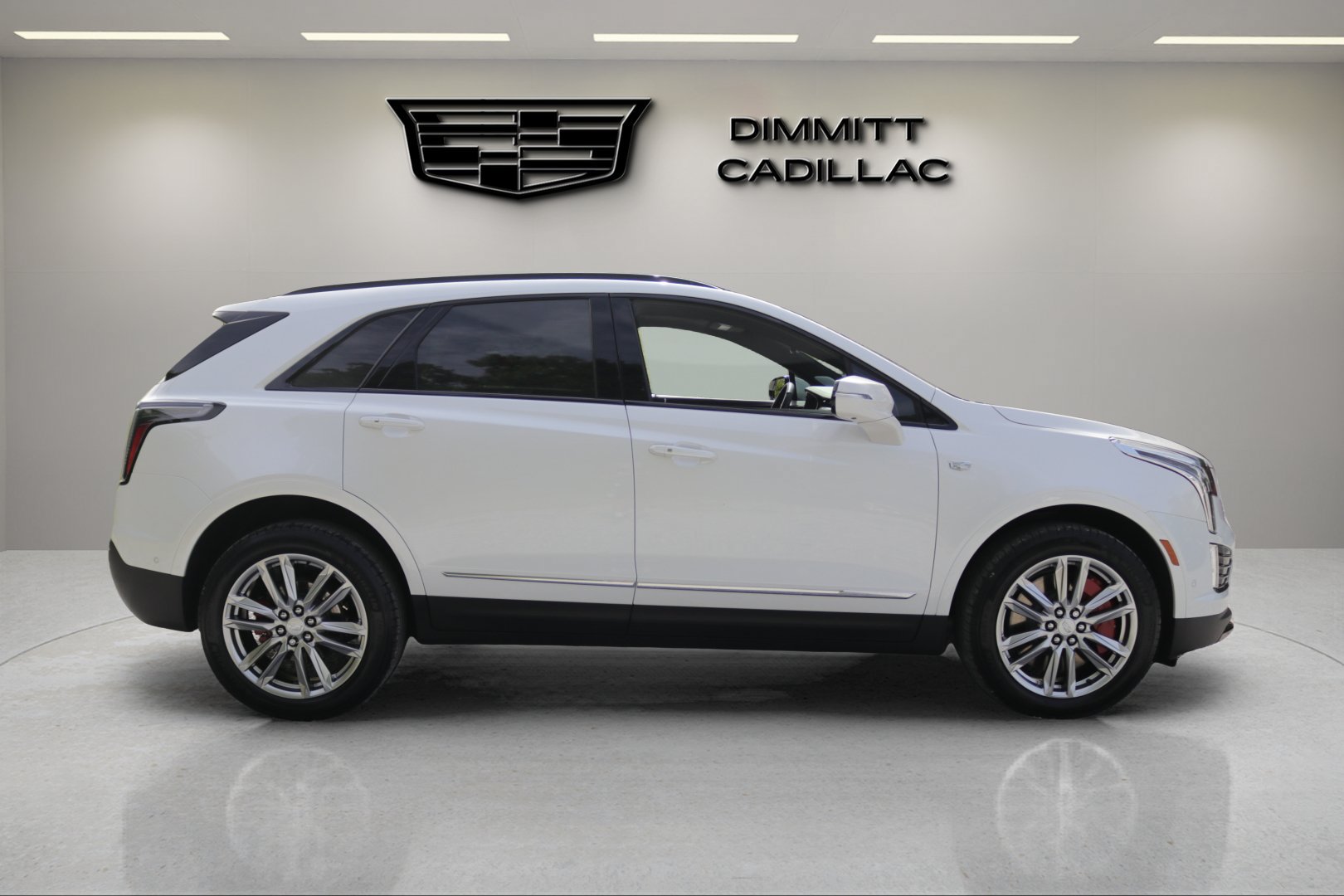 Used 2024 Cadillac XT5 Sportv w/ Technology Package AWD/4WD image 4