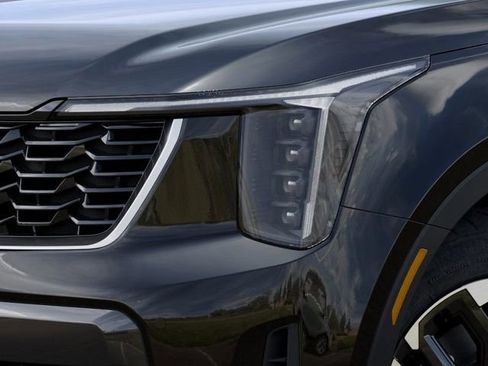 Certified 2025 Kia Sorento S image 10