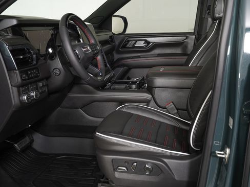 Used 2026 GMC Yukon AT4 Ultimate w/ LPO, Illumination Package AWD/4WD image 16