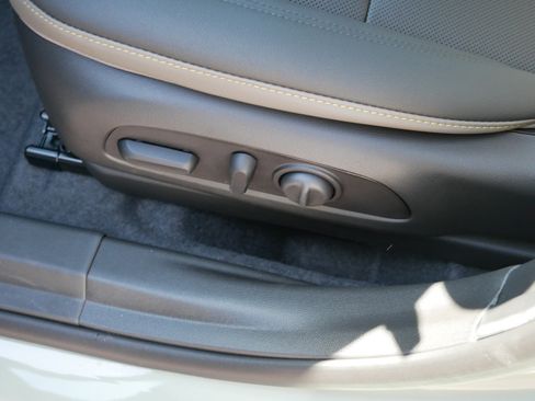 New 2026 Chevrolet Trax ACTIV w/ Sunroof Package FWD image 16