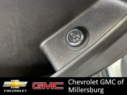 Used 2019 Chevrolet Traverse LT image 19