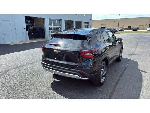 Used 2025 Chevrolet Trax LT FWD image 6
