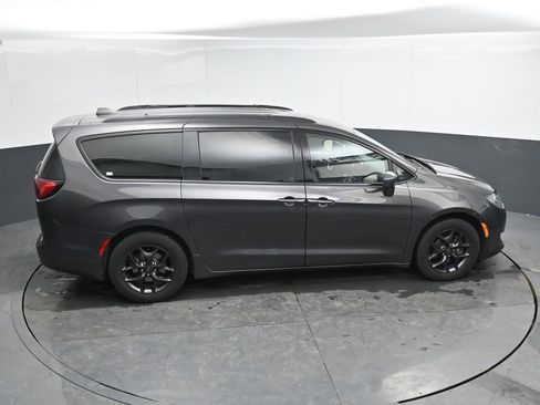 Used 2020 Chrysler Pacifica Touring-L Plus image 44