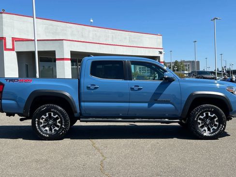 Certified 2019 Toyota Tacoma TRD Off-Road AWD/4WD image 6