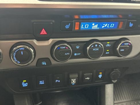 Used 2023 Toyota Tacoma Limited AWD/4WD image 19