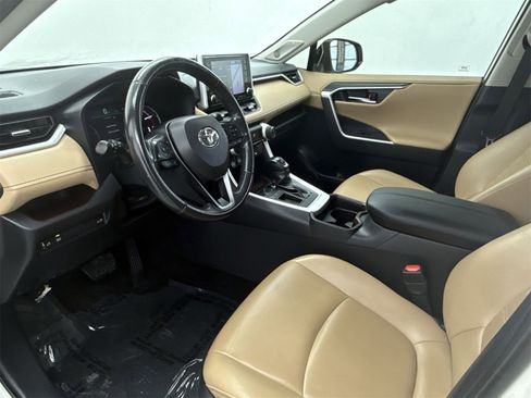 Used 2019 Toyota RAV4 Limited image 12