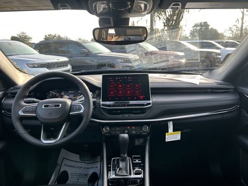 New 2026 Jeep Compass Latitude image 30