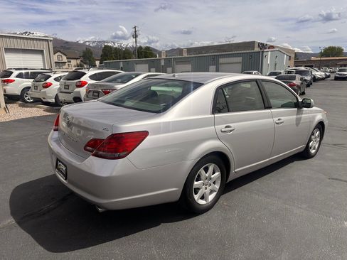 Used 2009 Toyota Avalon XL FWD image 3