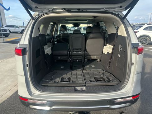 Used 2024 Kia Carnival SX Prestige image 13