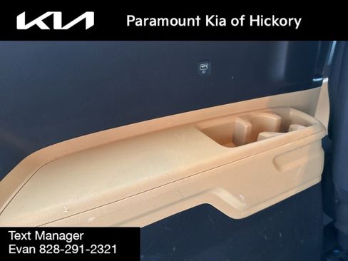 Used 2023 Kia Carnival LX image 13