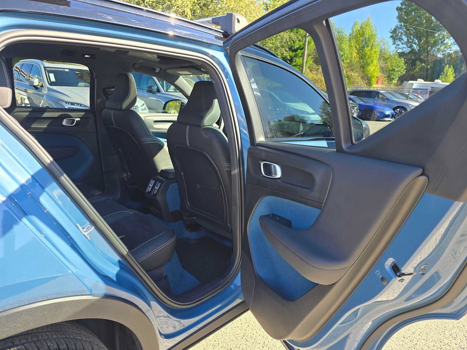Used 2023 Volvo XC40 Recharge Plus w/ Protection Package Premier AWD/4WD image 14
