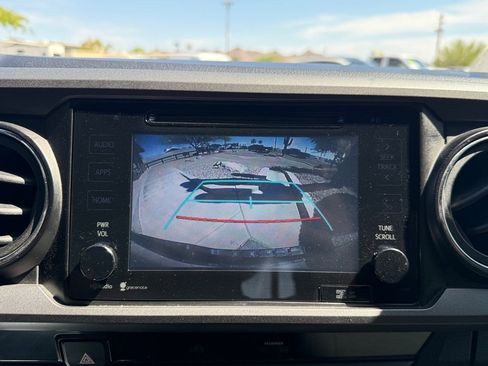 Used 2016 Toyota Tacoma TRD Sport w/ Towing Package image 12