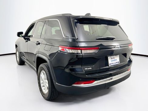 Used 2023 Jeep Grand Cherokee Laredo AWD/4WD image 7