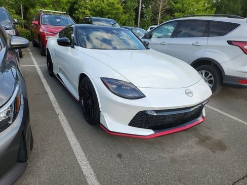 Used 2024 Nissan Z NISMO w/ Floor Mat Package RWD image 2