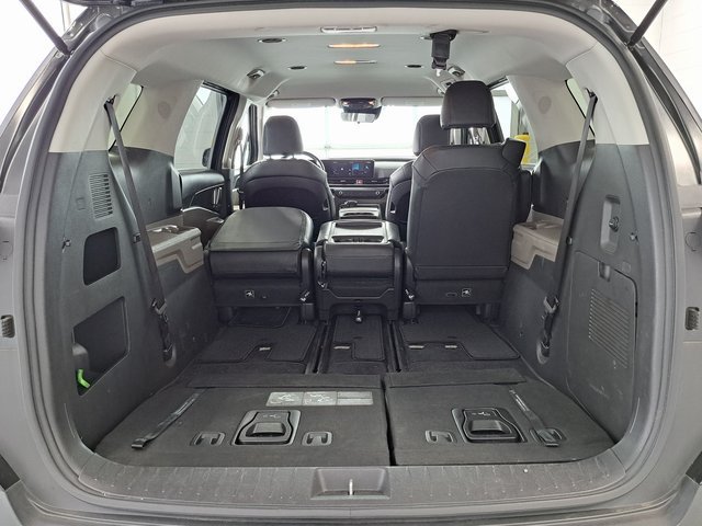 Used 2025 Kia Carnival FWD image 32