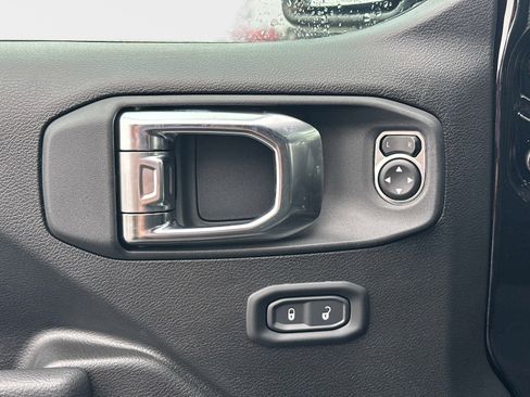 New 2025 Jeep Gladiator Sport image 20