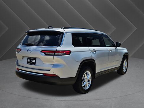 Used 2022 Jeep Grand Cherokee L Laredo w/ Luxury Tech Group I AWD/4WD image 3