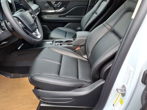 New 2025 Lincoln Corsair AWD image 13