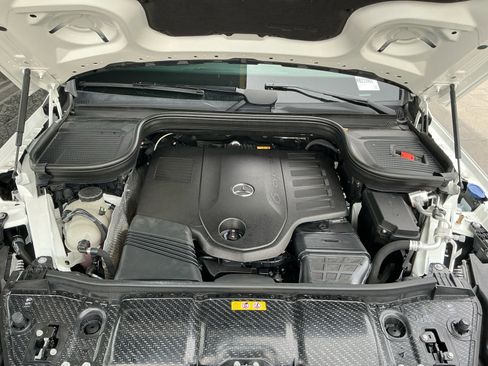 Used 2024 Mercedes-Benz GLS 450 4MATIC image 18