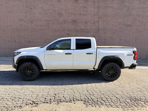 Used 2023 Chevrolet Colorado Trail Boss w/ Advanced Trailering Package AWD/4WD image 2