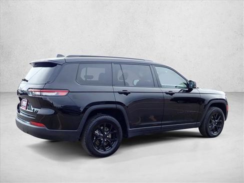 Used 2024 Jeep Grand Cherokee L Laredo image 4