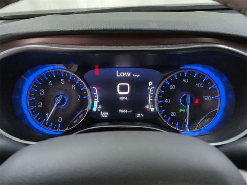 Certified 2020 Chrysler Pacifica Limited image 35