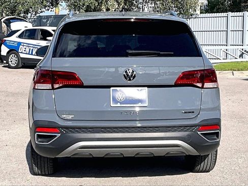 Certified 2024 Volkswagen Taos SE image 6