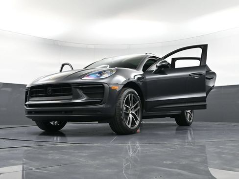 Certified 2026 Porsche Macan AWD/4WD image 39