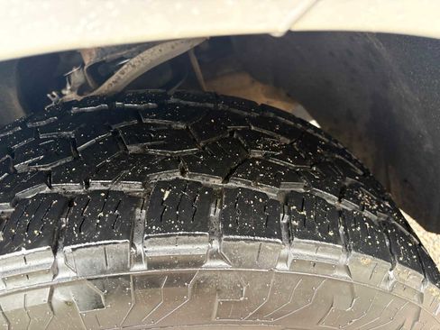 Used 2022 Chevrolet Silverado 1500 LT AWD/4WD image 28