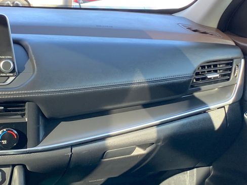 Used 2023 Nissan Rogue S image 34