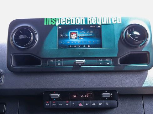Used 2024 Mercedes-Benz Sprinter 2500 image 13