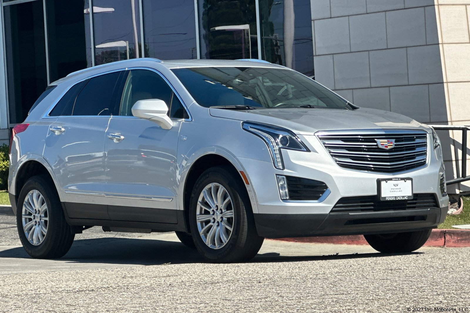 Used 2019 Cadillac XT5 FWD image 1