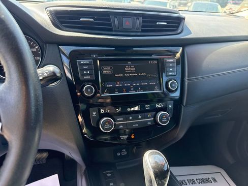 Used 2020 Nissan Rogue SL FWD image 18