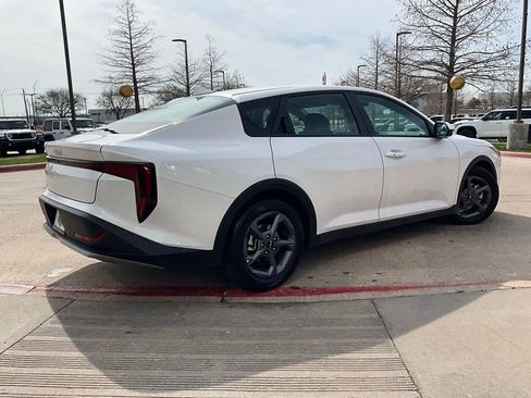 Used 2025 Kia K4 LXS image 6
