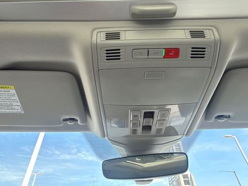 Used 2022 Volkswagen Jetta SE w/ Panoramic Sunroof Package FWD image 32