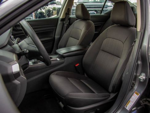 Used 2025 Nissan Altima 2.5 SV FWD image 6