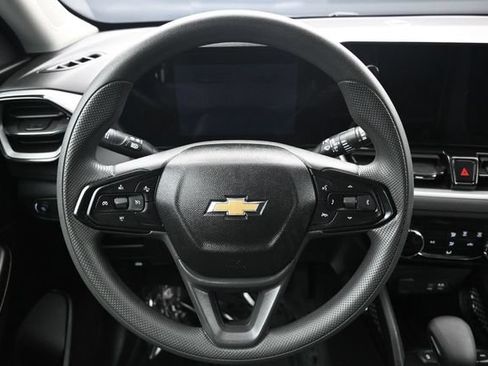 Used 2025 Chevrolet TrailBlazer LT AWD/4WD image 15
