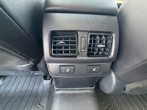 Used 2017 Subaru Outback 2.5i Limited image 16