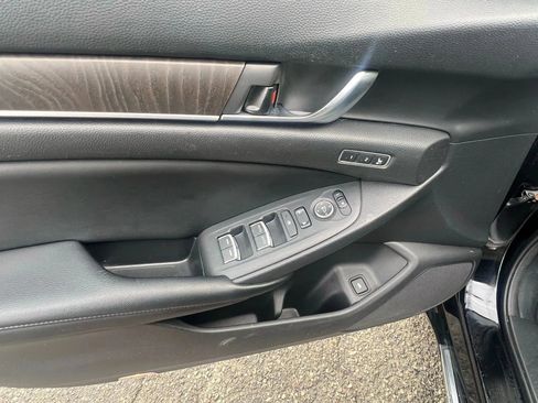Used 2018 Honda Accord Touring image 21