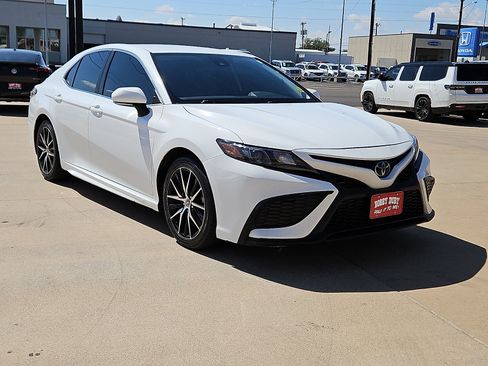 Used 2022 Toyota Camry SE FWD image 4