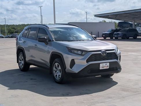 Used 2021 Toyota RAV4 LE FWD image 7