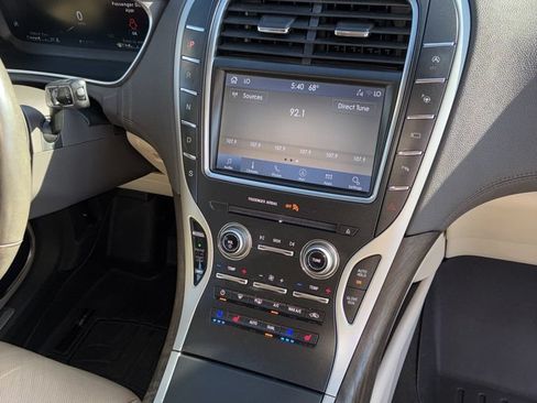 Used 2019 Lincoln Nautilus Reserve FWD image 17