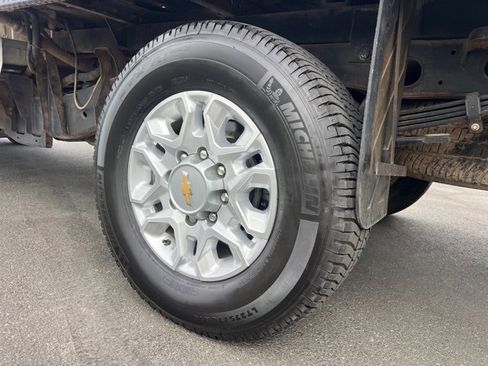 Used 2022 Chevrolet Silverado 2500 LT w/ Convenience Package image 9