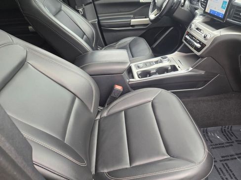 Used 2021 Ford Explorer XLT w/ Equipment Group 202A image 10