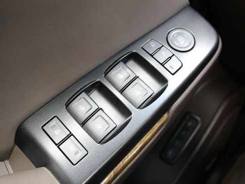 Used 2017 GMC Yukon Denali w/ Open Road Package image 8