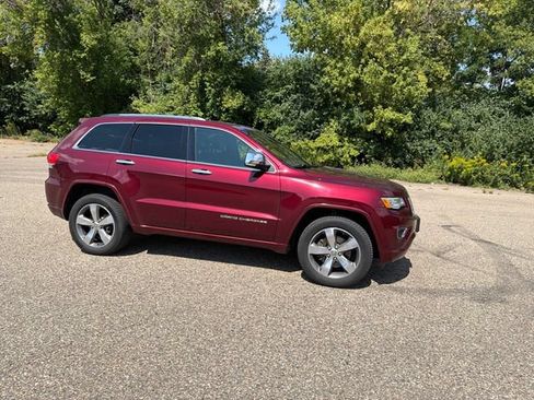 Used 2016 Jeep Grand Cherokee Overland w/ Advanced Technology Group AWD/4WD image 17
