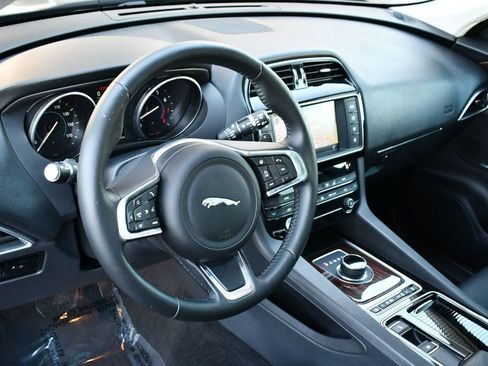 Used 2018 Jaguar F-PACE Prestige image 38