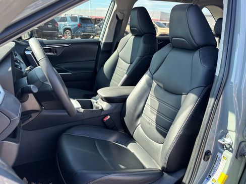Used 2022 Toyota RAV4 XLE Premium image 7