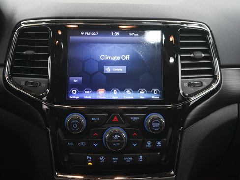 Used 2019 Jeep Grand Cherokee Altitude AWD/4WD image 15