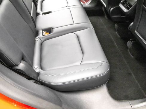 Used 2022 Tesla Model Y Long Range image 34